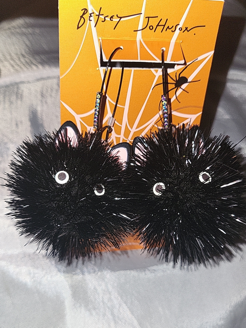 Betsey Johnson Black Pom Pom Cat Face Drop Earrings Te